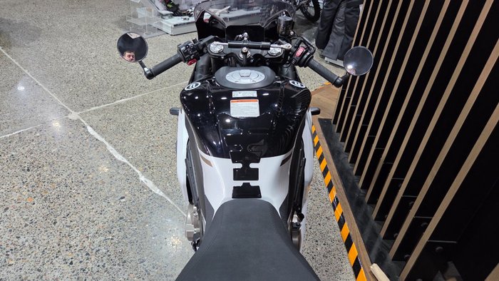 2025 CFMoto 500 SR VOOM WHITE
