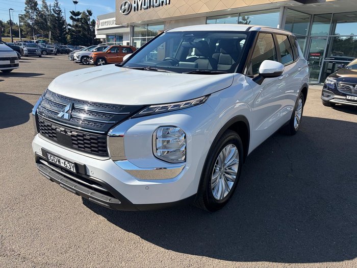 2024 Mitsubishi Outlander ES