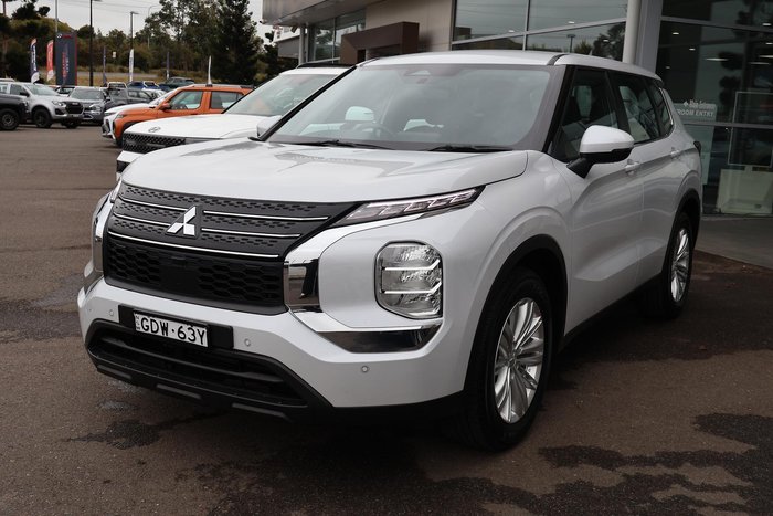 2024 Mitsubishi Outlander ES