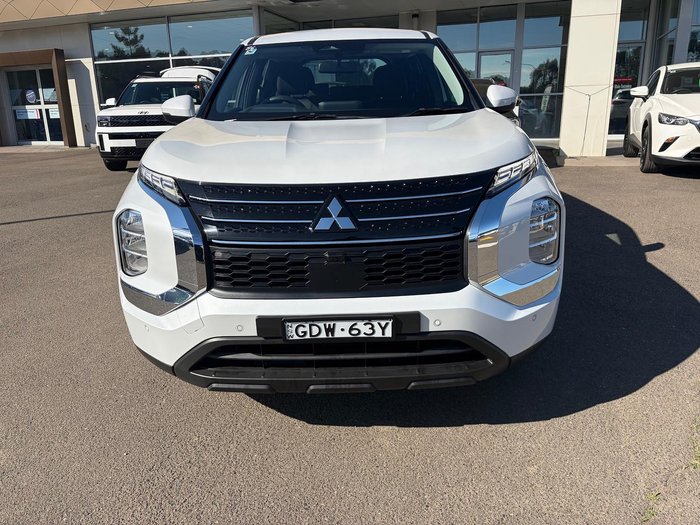 2024 Mitsubishi Outlander ES
