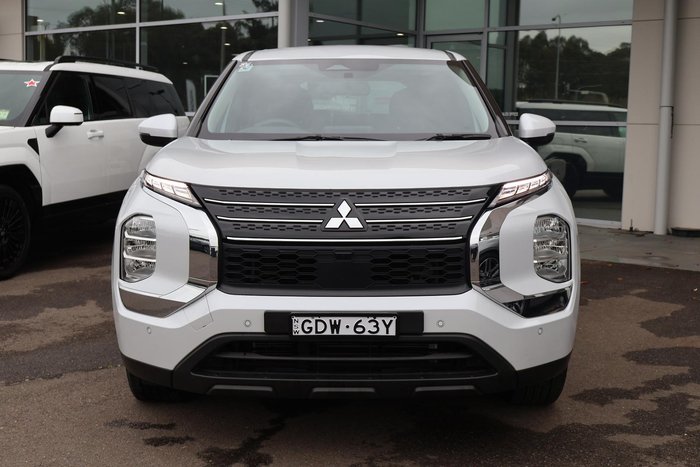 2024 Mitsubishi Outlander ES