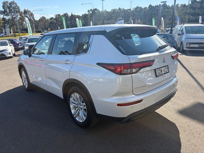 2024 Mitsubishi Outlander ES