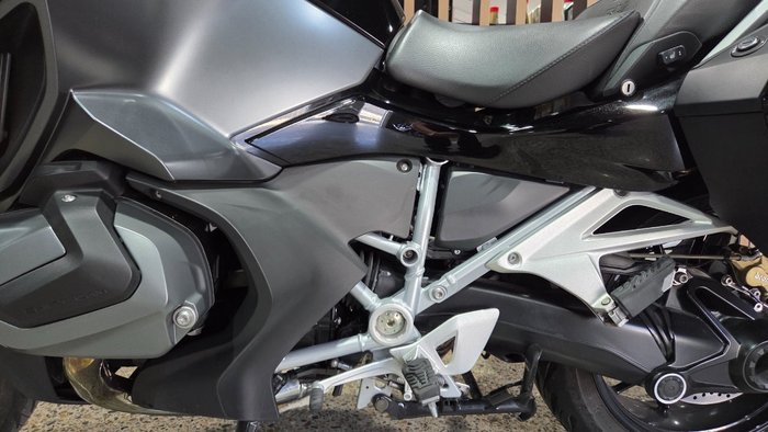 2023 BMW Motorrad R 1250 RT BLACK STORM METALLIC