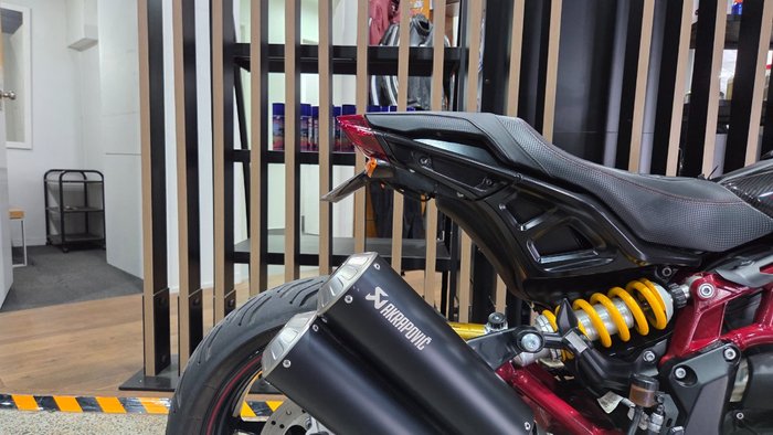 2022 Indian FTR R 1200 CARBON Black