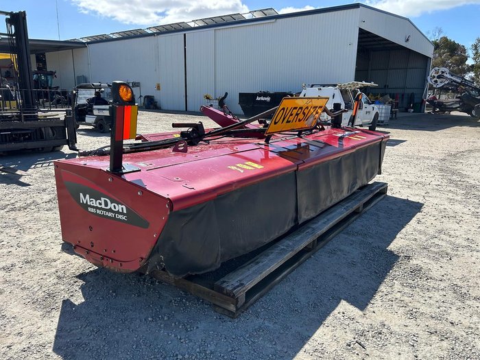 2018 MacDon R85