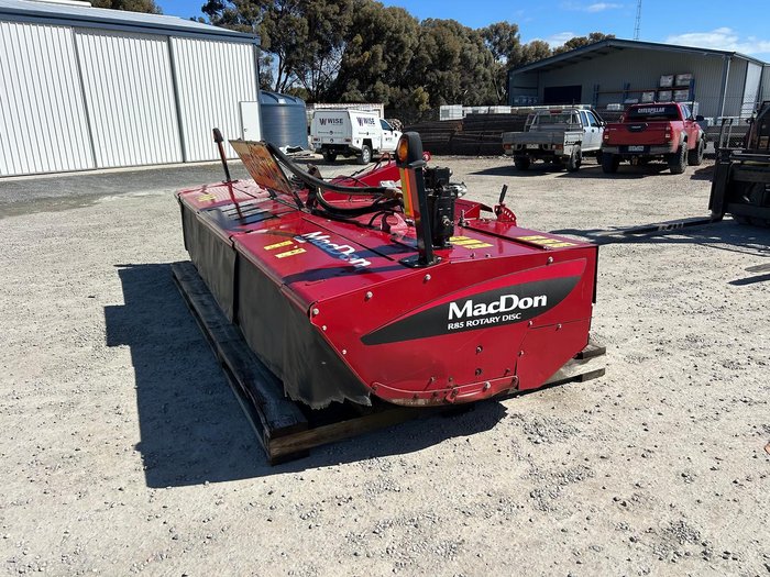 2018 MacDon R85