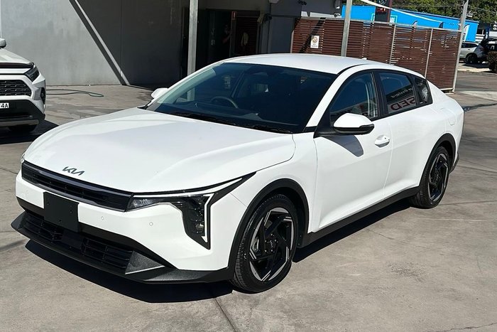 2025 Kia K4 Sport