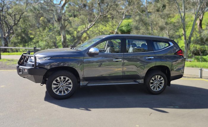 2023 Mitsubishi Pajero Sport GLX