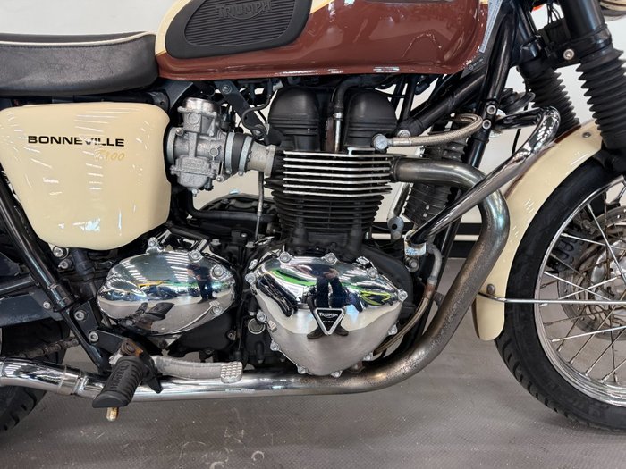 2011 Triumph BONNEVILLE T100 White