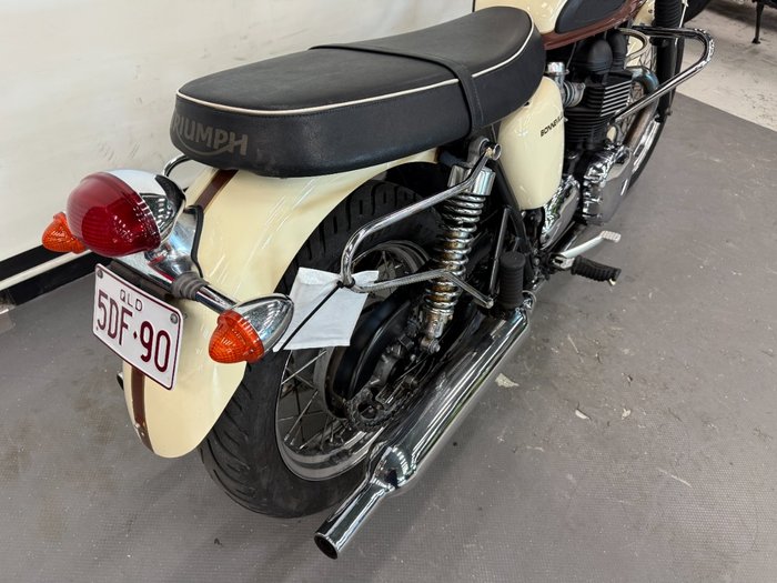 2011 Triumph BONNEVILLE T100 White