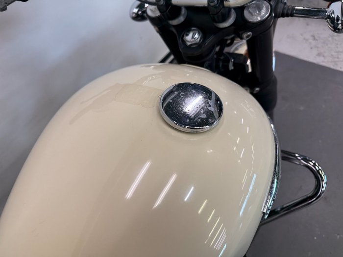 2011 Triumph BONNEVILLE T100 White