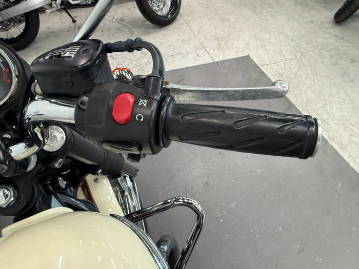 2011 Triumph BONNEVILLE T100 White