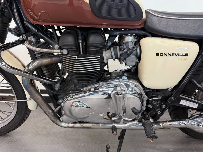 2011 Triumph BONNEVILLE T100 White