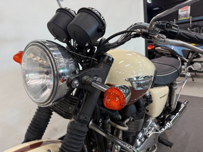 2011 Triumph BONNEVILLE T100 White