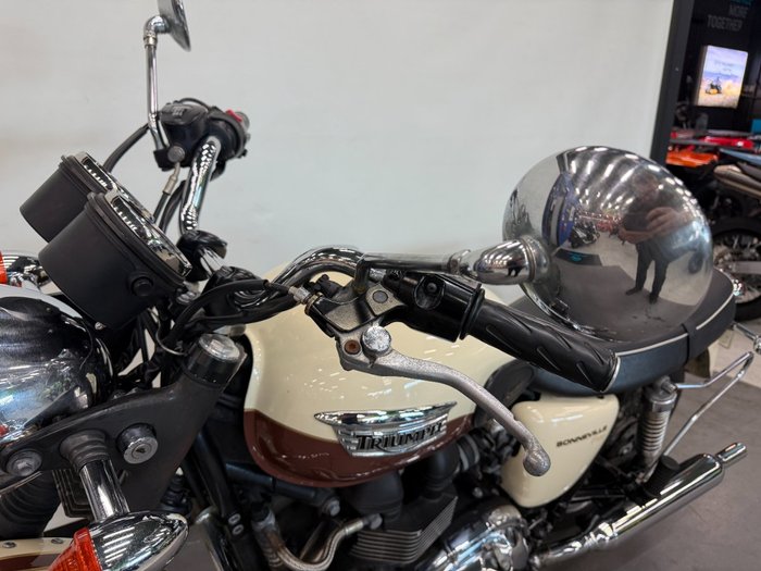 2011 Triumph BONNEVILLE T100 White