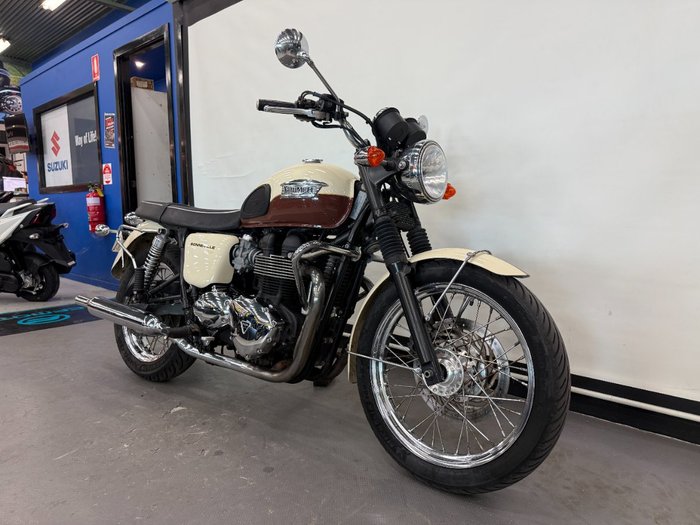 2011 Triumph BONNEVILLE T100 White