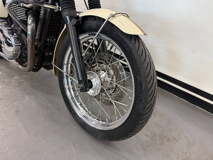 2011 Triumph BONNEVILLE T100 White