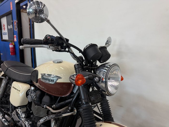 2011 Triumph BONNEVILLE T100 White