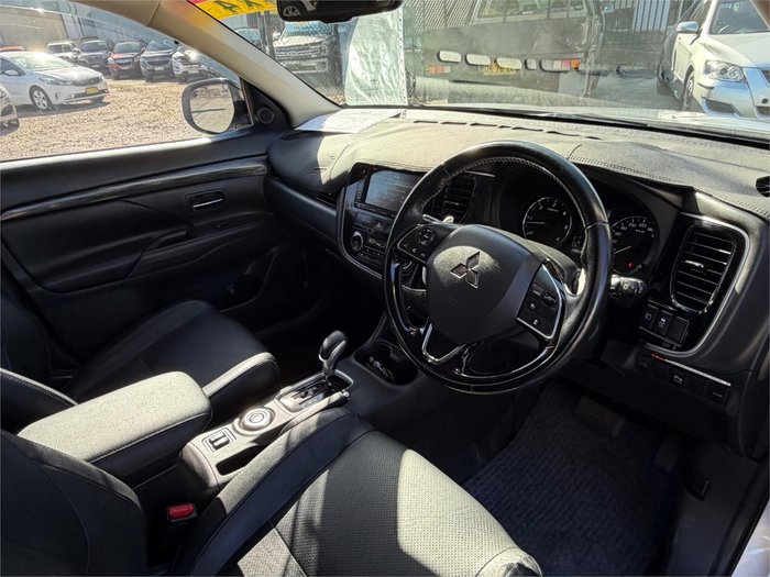 2015 MITSUBISHI OUTLANDER EXCEED (4x4)