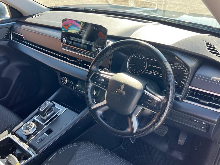 2024 Mitsubishi Outlander LS