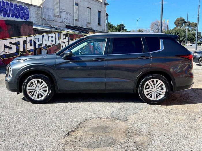 2024 Mitsubishi Outlander LS