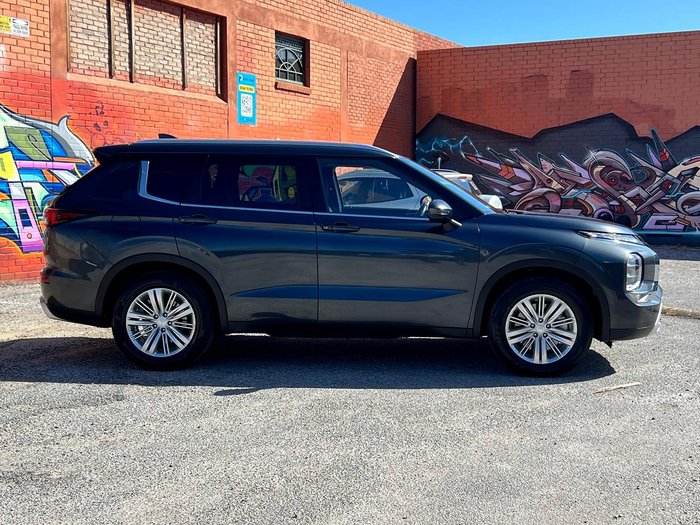 2024 Mitsubishi Outlander LS