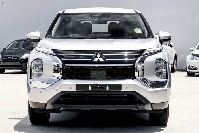2026 Mitsubishi Outlander ES