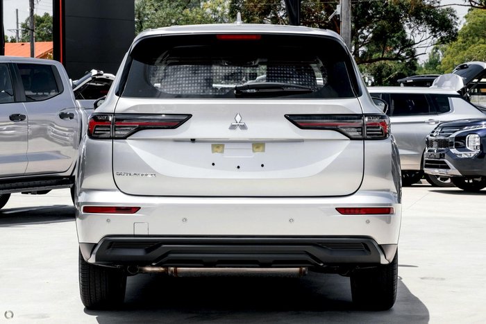 2026 Mitsubishi Outlander ES