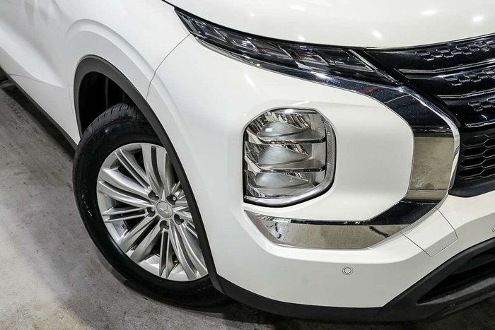 2024 Mitsubishi Outlander ES
