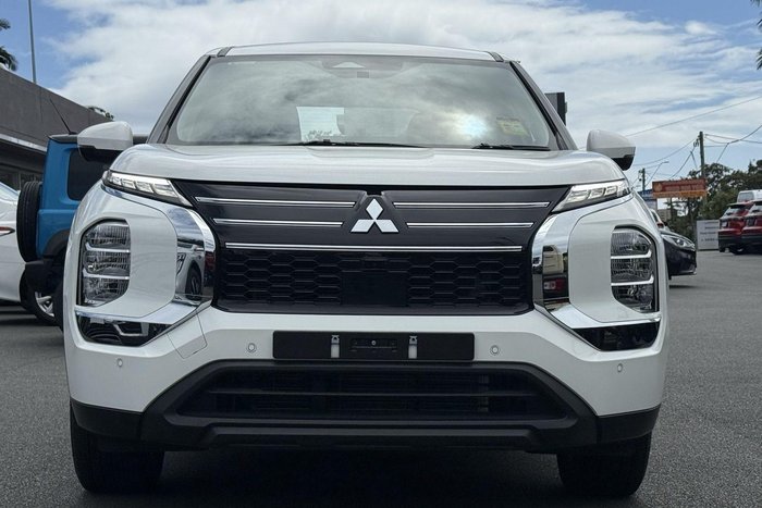 2025 Mitsubishi Outlander ES