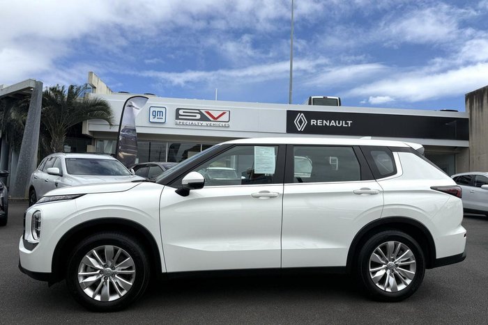 2025 Mitsubishi Outlander ES