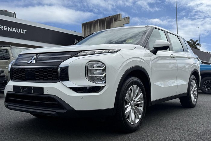 2025 Mitsubishi Outlander ES