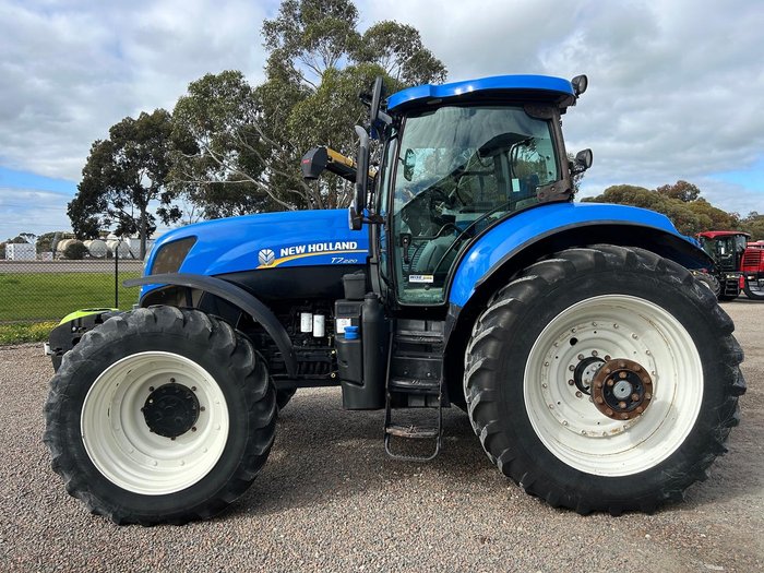 2011 New Holland T7.220