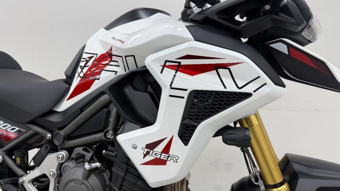 2026 Triumph TIGER 1200 RALLY PRO DESERT CRYSTAL WHITE