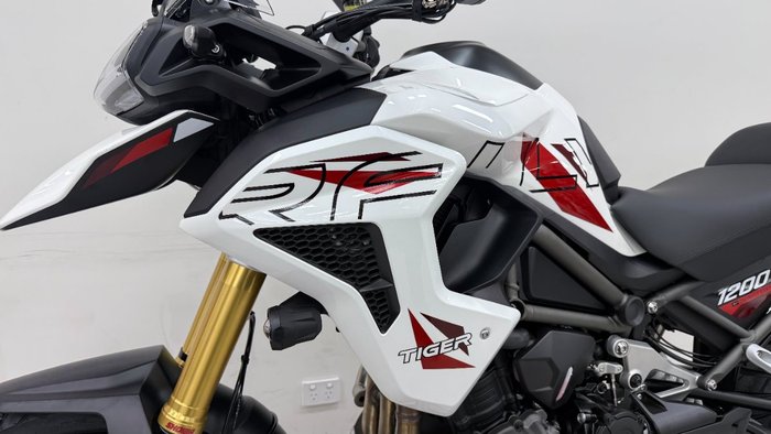 2026 Triumph TIGER 1200 RALLY PRO DESERT CRYSTAL WHITE