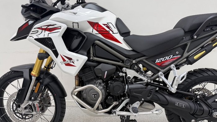 2026 Triumph TIGER 1200 RALLY PRO DESERT CRYSTAL WHITE