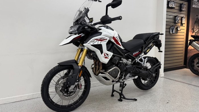 2026 Triumph TIGER 1200 RALLY PRO DESERT CRYSTAL WHITE
