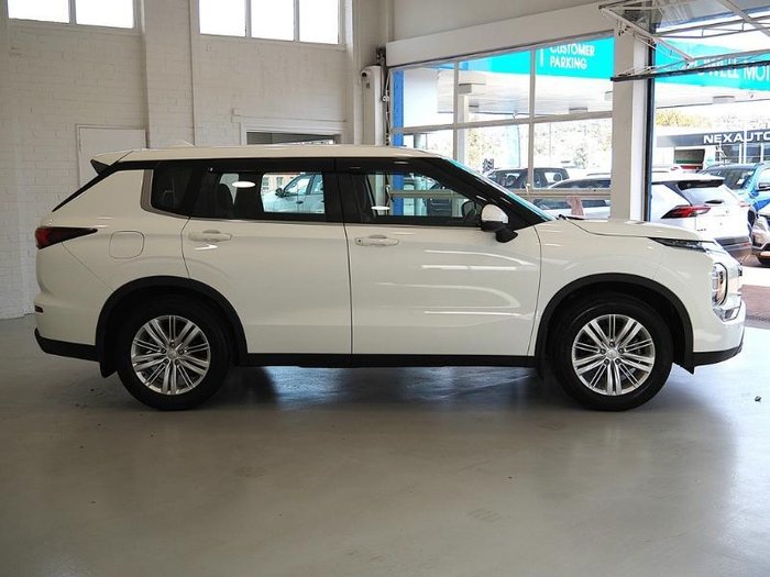 2023 Mitsubishi Outlander ES