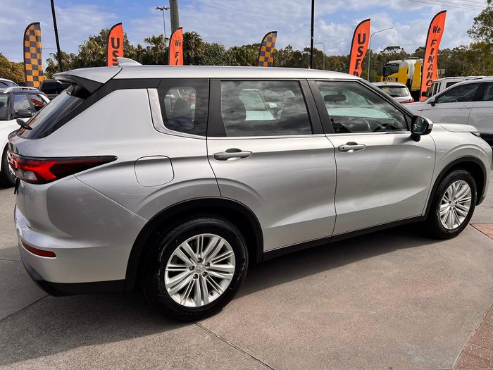 2024 Mitsubishi Outlander ES