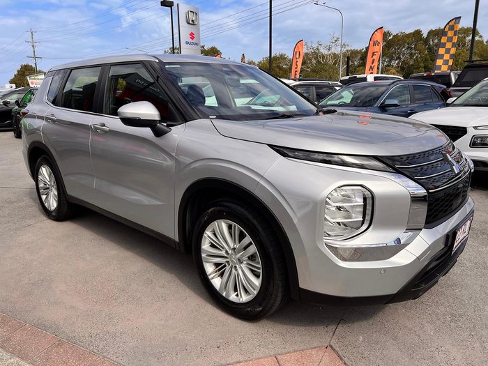 2024 Mitsubishi Outlander ES