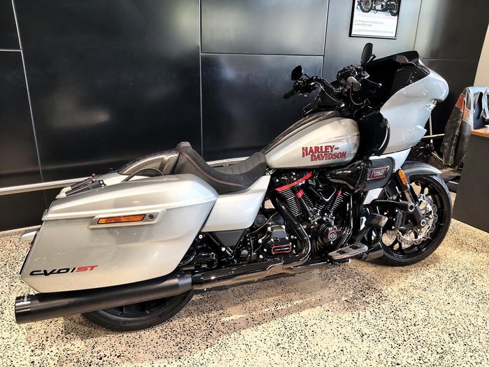 2025 Harley-Davidson CVO Road Glide ST 121 (FLTRXSTSE)