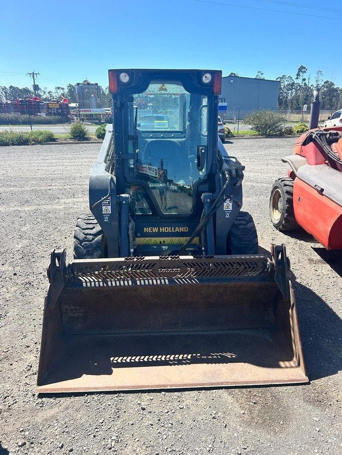 2012 NEW HOLLAND L218