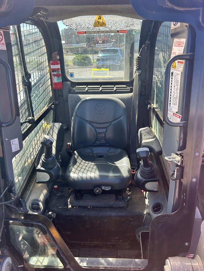 2012 NEW HOLLAND L218