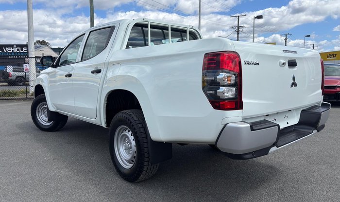 2022 Mitsubishi Triton GLX
