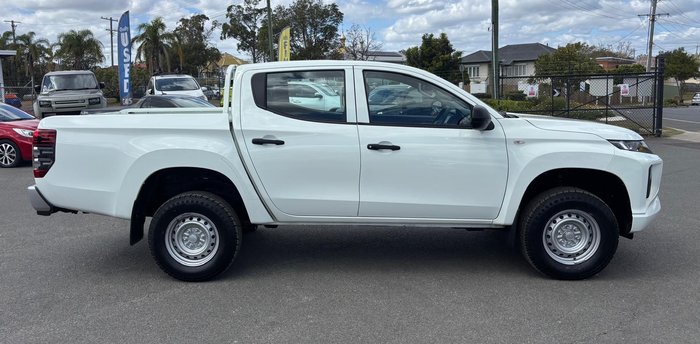 2022 Mitsubishi Triton GLX