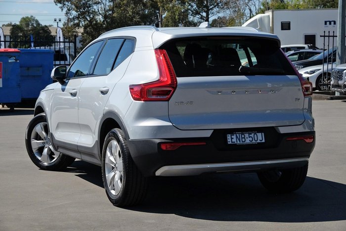 2021 Volvo XC40 T4 Momentum
