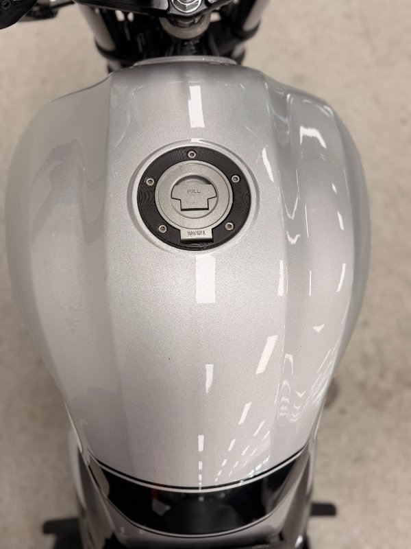 2015 YAMAHA XJR1300 Silver