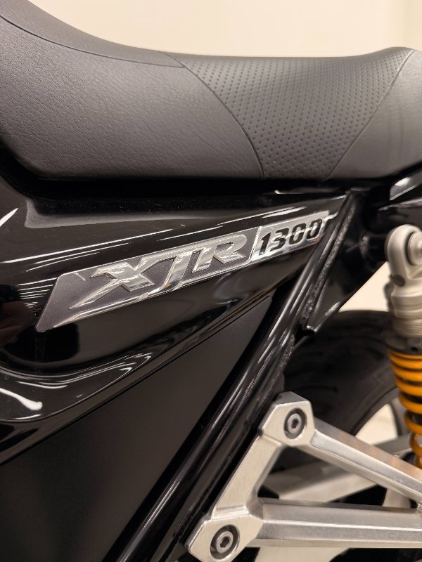2015 YAMAHA XJR1300 Silver