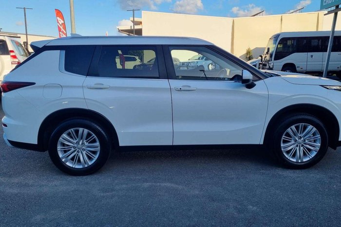 2024 Mitsubishi Outlander LS