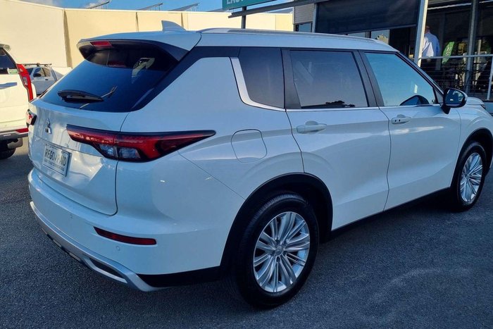 2024 Mitsubishi Outlander LS